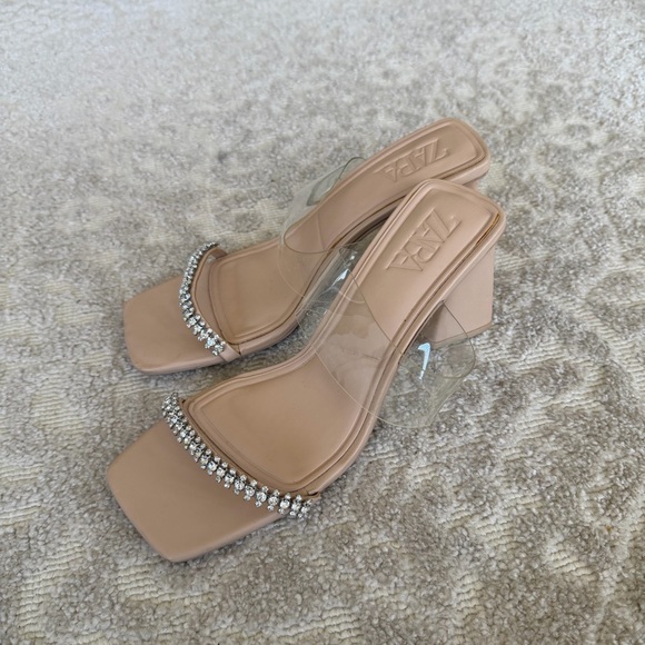 Zara Nude Sandals With Rhinestone and Clear Straps
Worn once
Size:40 - Picture 4 of 4